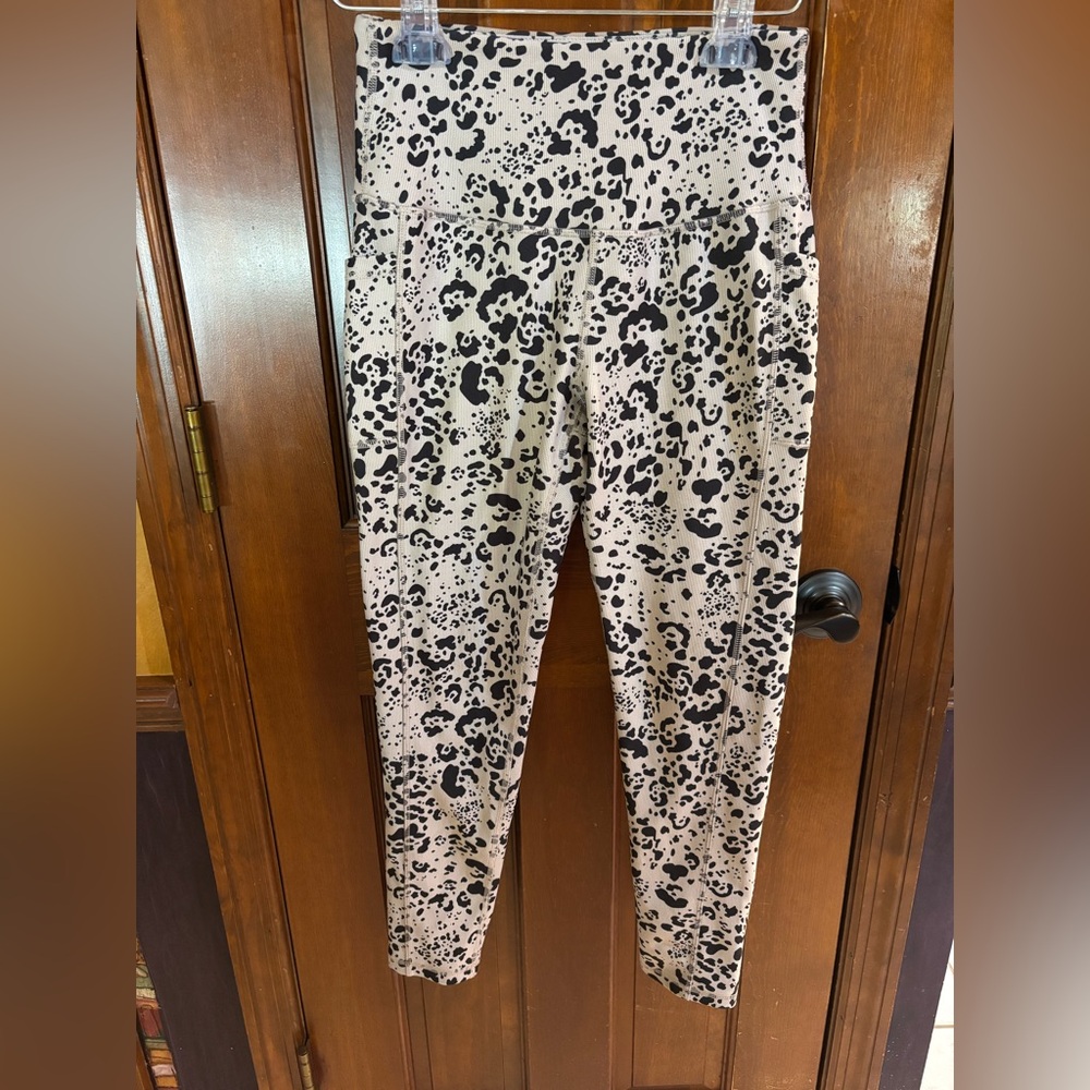 Modern Balance Cheeta Print Women’s Size Med Leggings High Waisted Side Pocket